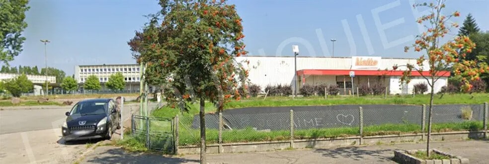 Local commercial dans Bolbec à vendre - Photo de l’immeuble – Image 1 sur 2