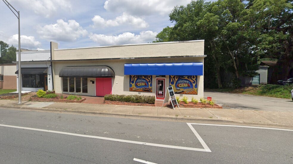 739 N Monroe St, Tallahassee, FL à louer - Photo de l’immeuble – Image 1 sur 15
