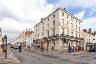 Plus de détails pour Royal Priors, Leamington Spa - Local commercial à louer