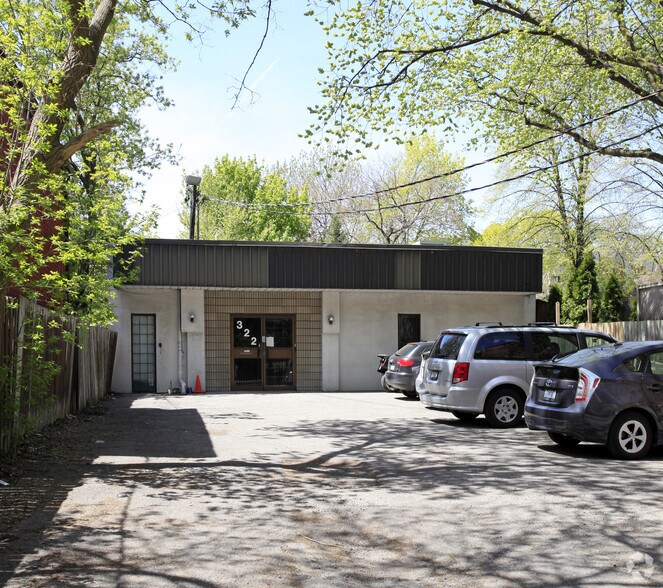 322 Dufferin St, Toronto, ON à louer - Photo principale – Image 1 sur 10