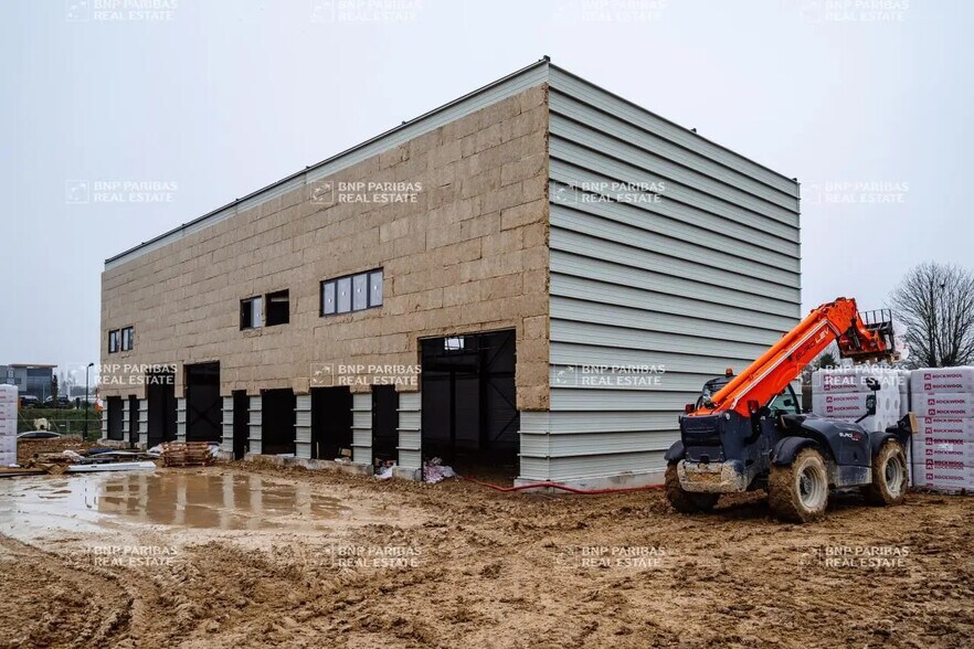 Local d'activités dans Courtry à vendre - Photo de l’immeuble – Image 3 sur 12