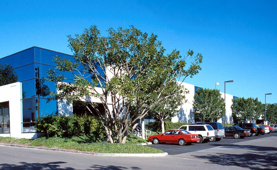 9830 Siempre Viva Rd, San Diego, CA à louer - Photo de l’immeuble – Image 2 sur 13