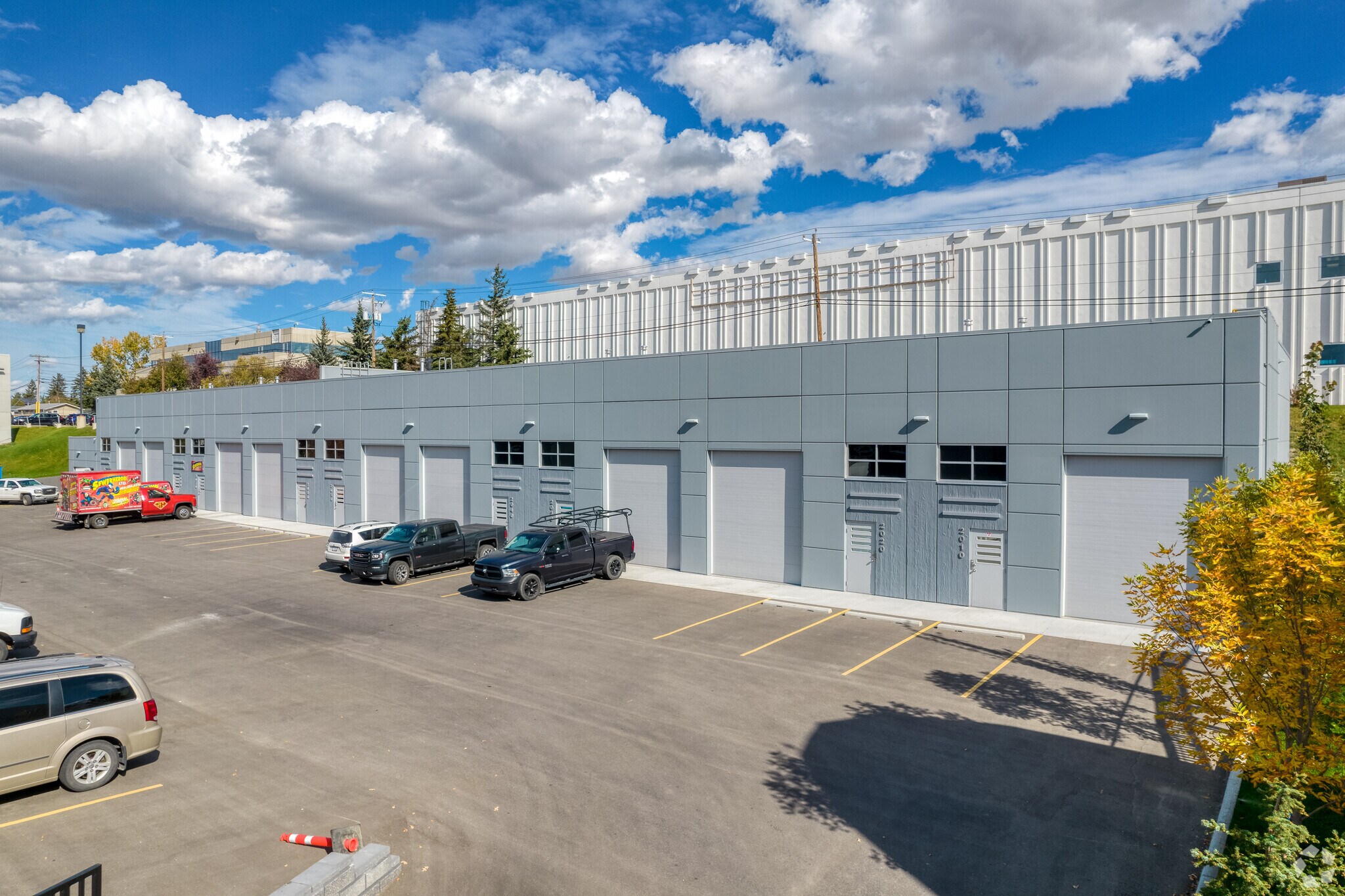 220 Manning Rd NE, Calgary, AB à vendre Photo principale– Image 1 sur 8