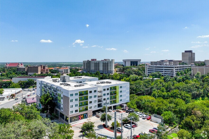 817 Chestnut St, San Marcos, TX à louer - Photo de l’immeuble – Image 1 sur 4