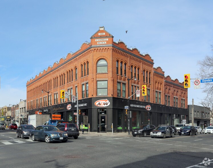 2870 Dundas St W, Toronto, ON à louer - Photo principale – Image 1 sur 9