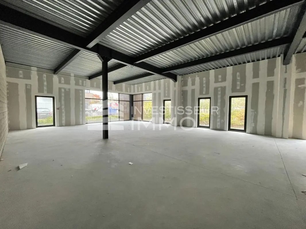 Local commercial dans Servon à louer Photo de l’immeuble– Image 1 sur 4