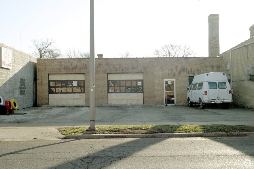 975 Lee St, Des Plaines, IL à vendre - Photo principale – Image 1 sur 1