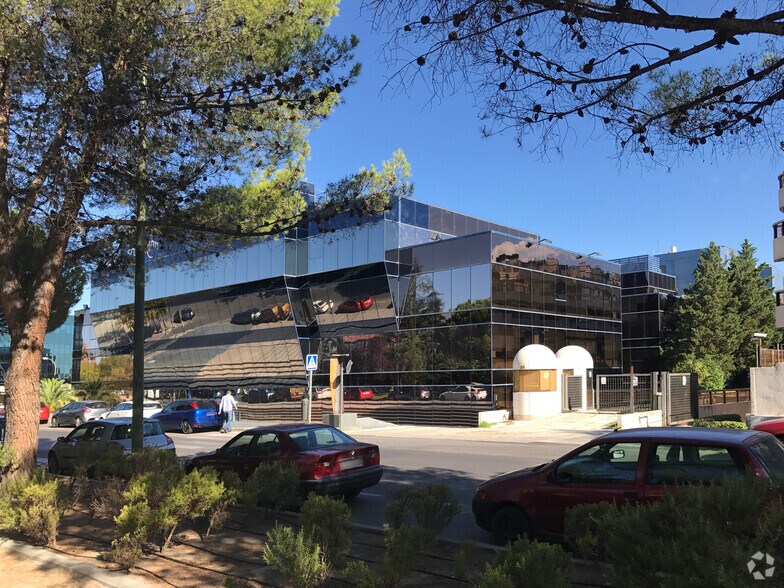Bureau dans Pozuelo de Alarcón, Madrid à vendre - Photo de l’immeuble – Image 3 sur 3