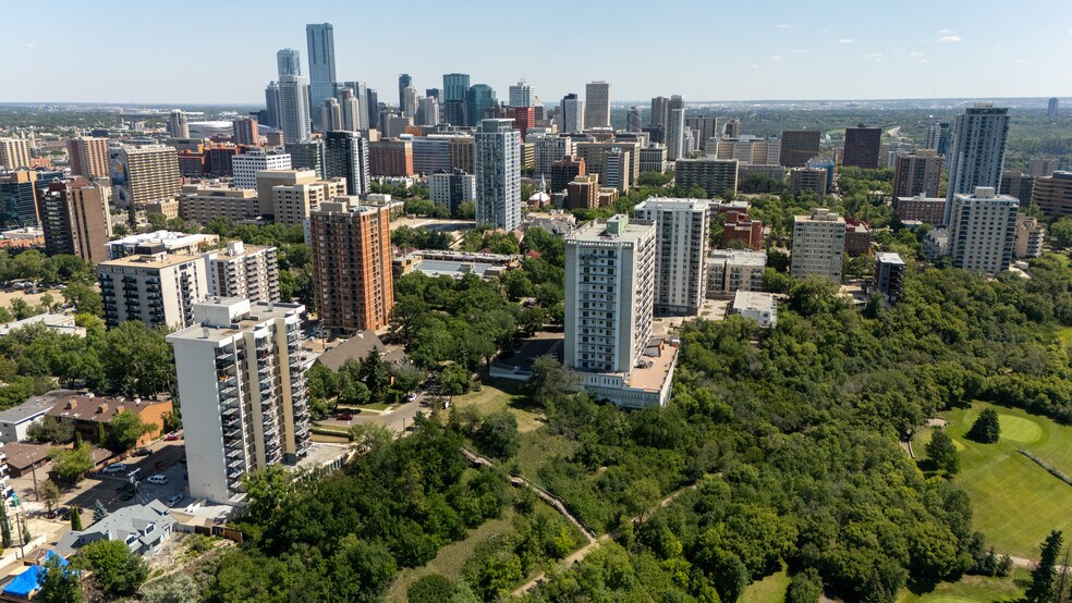 11331 99 Ave, Edmonton, AB à vendre - Photo de l’immeuble – Image 3 sur 6