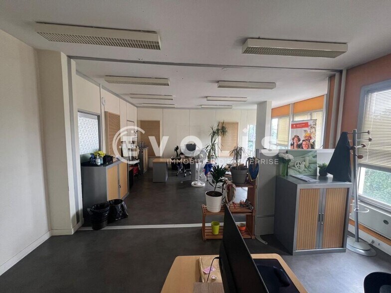 Bureau dans Noisy-le-Grand à vendre - Photo intérieure – Image 2 sur 8