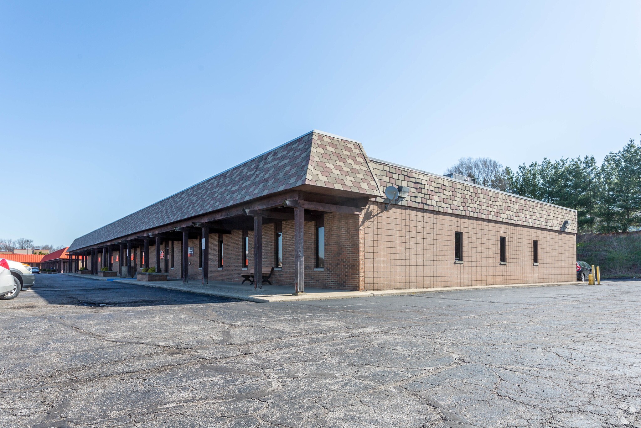 105 5th St SE, Barberton, OH à vendre Photo principale– Image 1 sur 12
