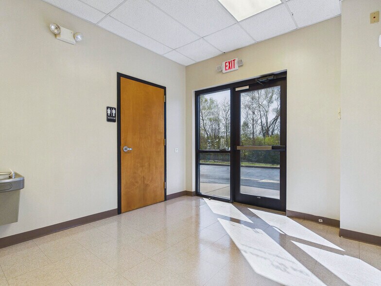 230 N Old Saint Louis Rd, Wood River, IL à louer - Photo de l’immeuble – Image 3 sur 14