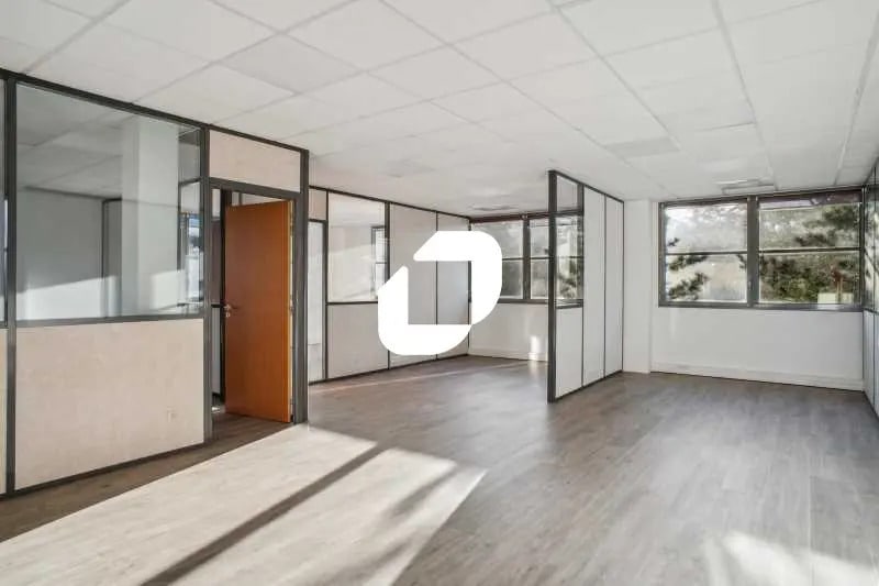 204 Route De Vourles, Saint-Genis-Laval à louer - Photo de l’immeuble – Image 2 sur 13