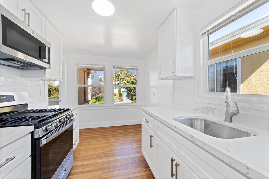 506-508 Valle Vista Ave, Oakland, CA à vendre - Photo intérieure – Image 2 sur 7