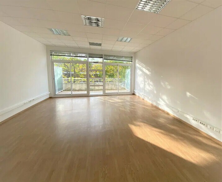 Bureau dans Mouans-Sartoux à louer - Photo de l’immeuble – Image 1 sur 4