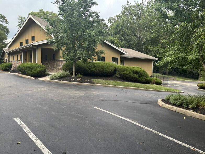 11734 Conrey Rd, Cincinnati, OH à vendre - Photo de l’immeuble – Image 2 sur 2