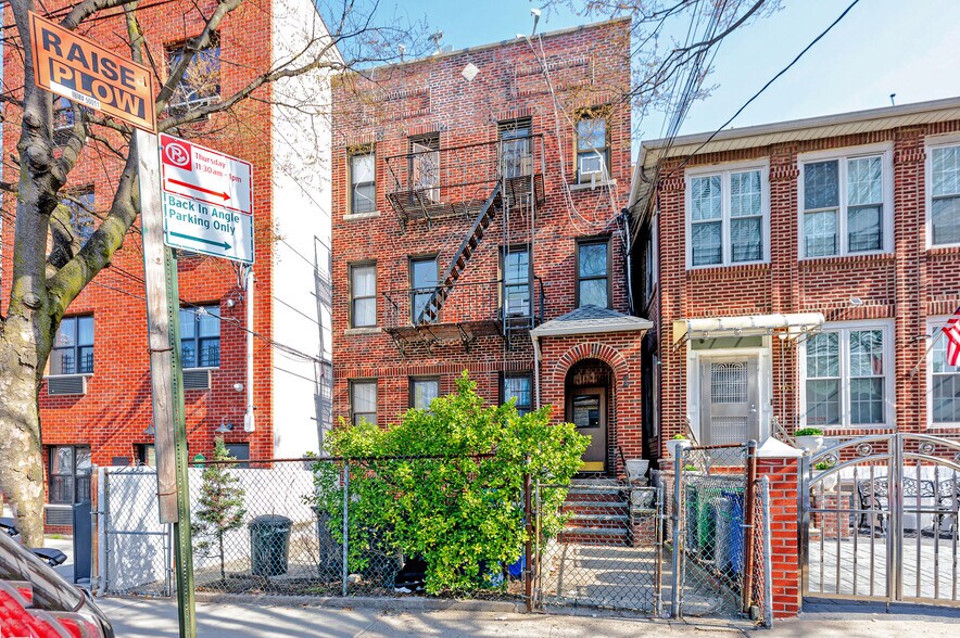 661 E 222nd St, Bronx, NY à vendre - Photo de l’immeuble – Image 3 sur 13