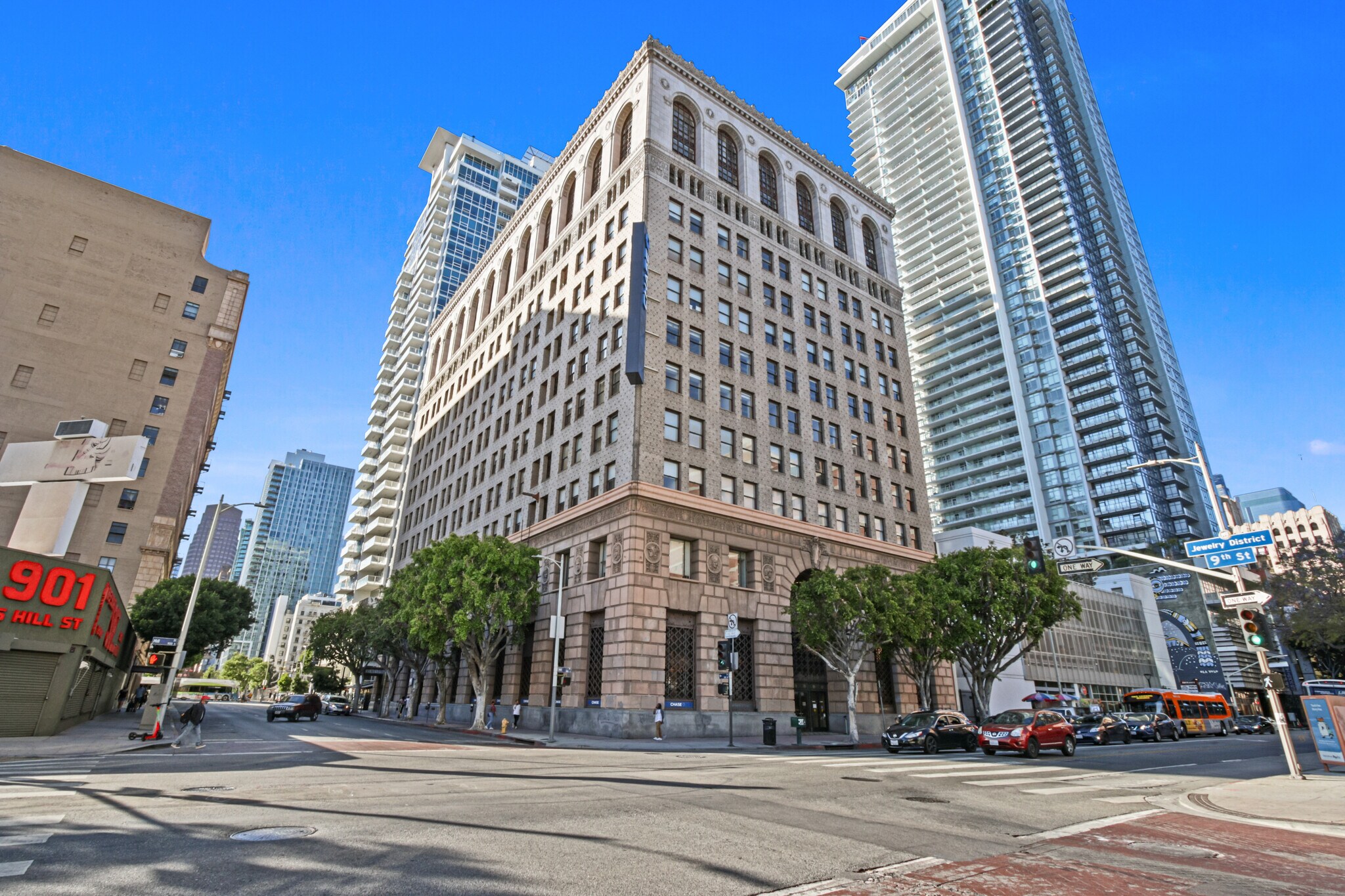 855 S Hill St, Los Angeles, CA à louer Photo principale– Image 1 sur 28