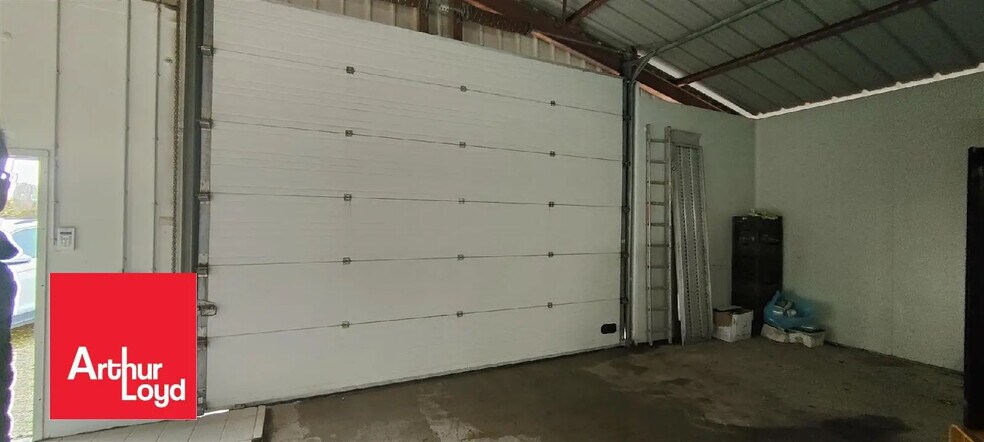 Local d'activités dans Prunay-le-Gillon à vendre - Photo intérieure – Image 3 sur 3