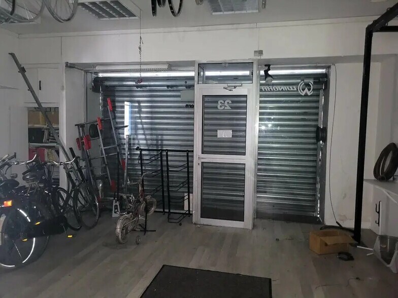Local commercial dans Paris à louer - Photo de l’immeuble – Image 3 sur 10