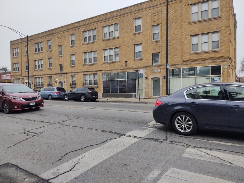 2101-2107 N Pulaski Rd, Chicago, IL à louer - Photo de l’immeuble – Image 3 sur 11