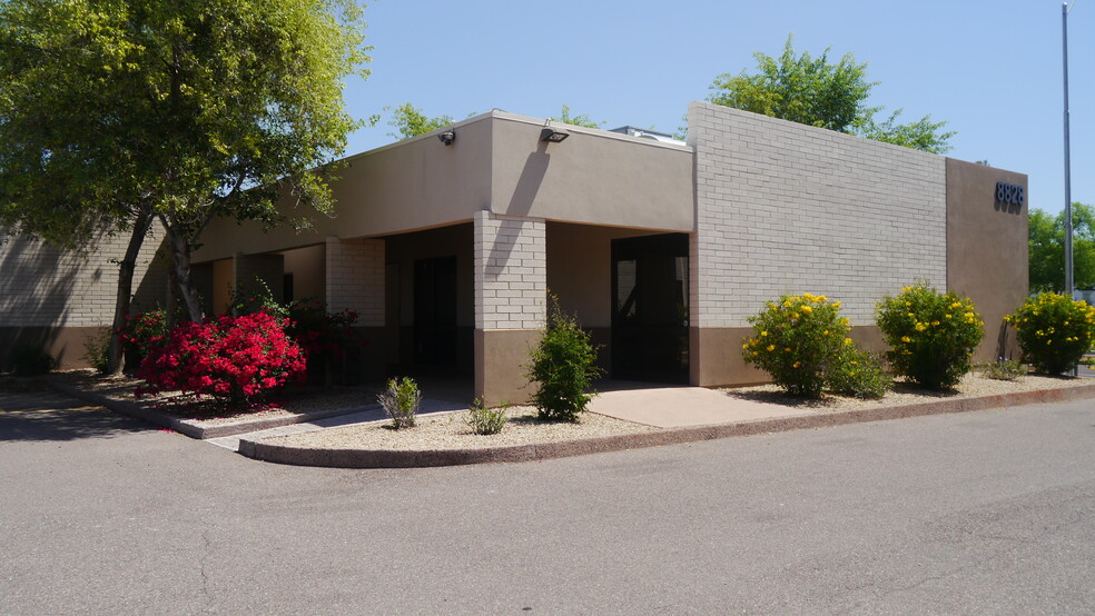 8828 N Central Ave, Phoenix, AZ à louer - Photo de l’immeuble – Image 1 sur 8