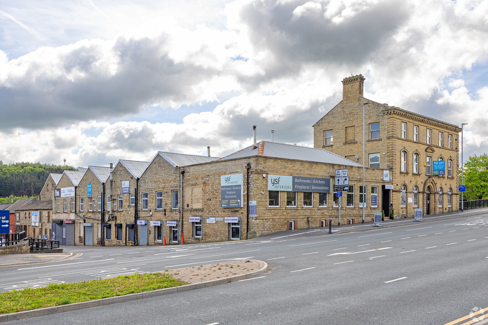 80 Leeds Rd, Huddersfield à louer Photo principale– Image 1 sur 6