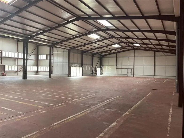 Local d’activités dans Carbon-Blanc à louer - Photo de l’immeuble – Image 2 sur 8