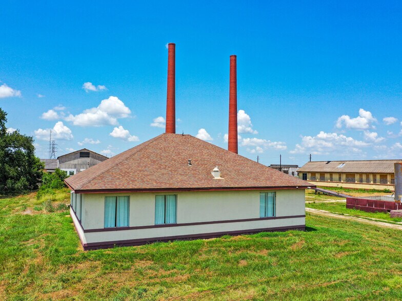 303 Vat Rd, Boling, TX à vendre - Photo de l’immeuble – Image 3 sur 28