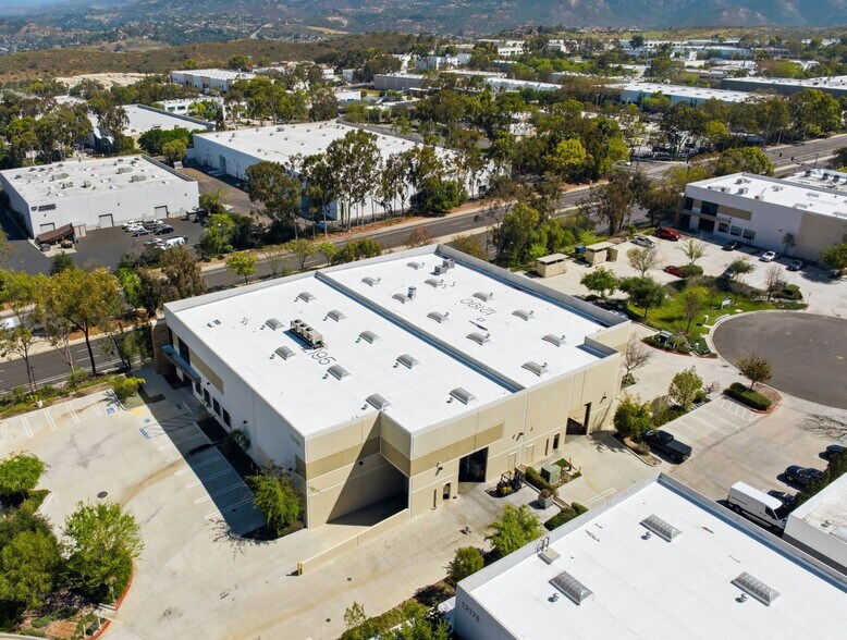 12195 Paine Pl, Poway, CA à louer - Photo de l’immeuble – Image 3 sur 5