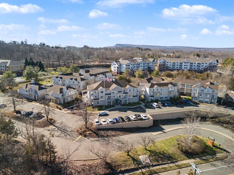 390 Bee St, Meriden, CT à vendre - Photo principale – Image 1 sur 21