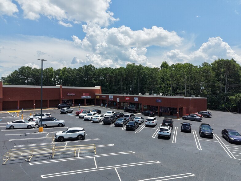 5658 Riverdale Rd, College Park, GA à louer - Photo de l’immeuble – Image 3 sur 20