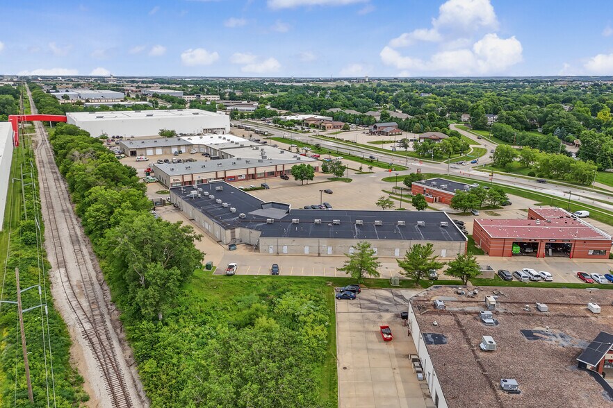 3880-3928 NW Urbandale Dr, Urbandale, IA à louer - Photo de l’immeuble – Image 2 sur 4