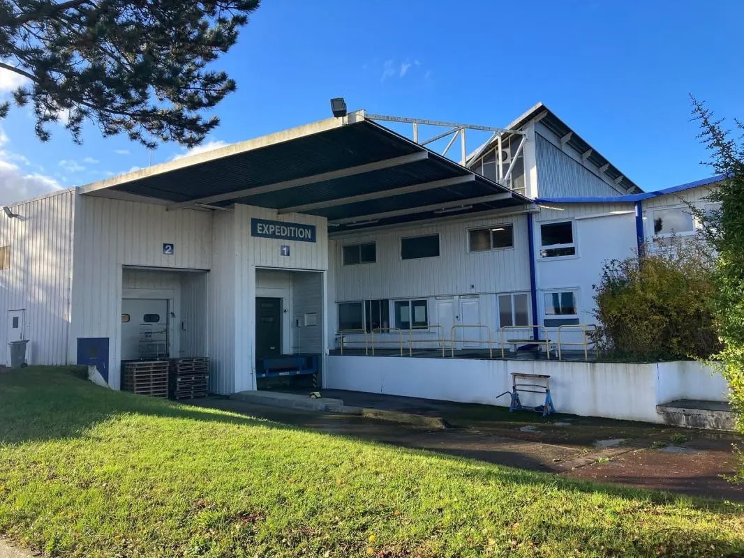 Local d’activités dans Argentan à louer Photo de l’immeuble– Image 1 sur 4