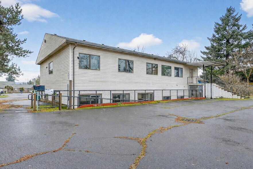 12135 SE Lincoln St, Portland, OR à vendre - Photo de l’immeuble – Image 3 sur 12