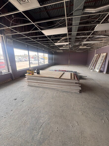 350 Rutherford Rd S, Brampton, ON à louer - Photo de l’immeuble – Image 3 sur 5