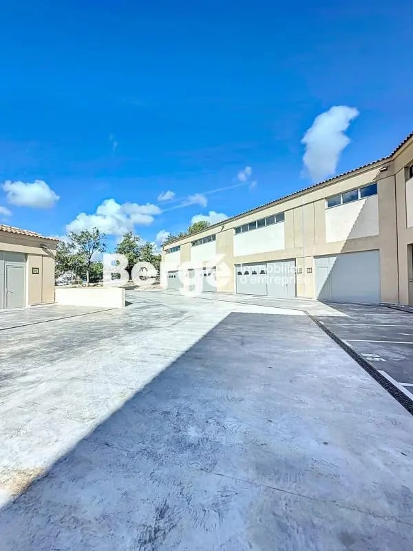 Industriel/Logistique dans Valbonne à louer Photo de l’immeuble– Image 1 sur 17