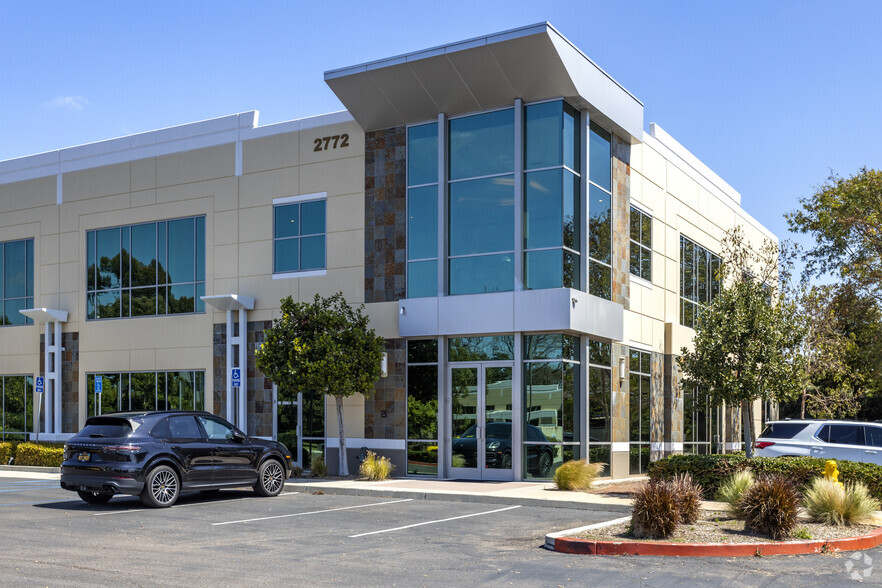 2772 Gateway Rd, Carlsbad, CA à louer - Photo de l’immeuble – Image 3 sur 4