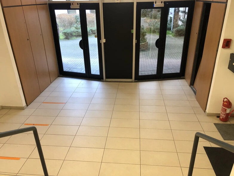 Local d'activités dans Gennevilliers à vendre - Photo de l’immeuble – Image 3 sur 4