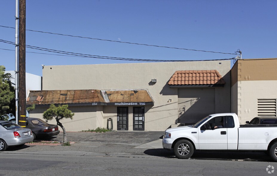 2511 S Broadway, Santa Ana, CA à louer - Photo principale – Image 1 sur 3