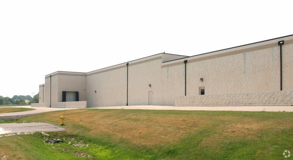 475 Mckenzie Rd, Mukwonago, WI à louer - Photo de l’immeuble – Image 3 sur 5