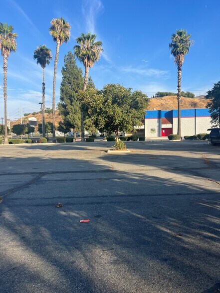 E Washington St, Colton, CA à vendre - Photo de l’immeuble – Image 3 sur 7