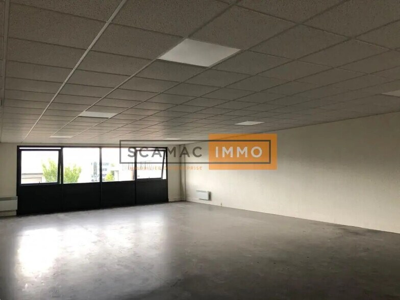 Bureau dans Herblay-sur-Seine à louer - Photo de l’immeuble – Image 3 sur 14