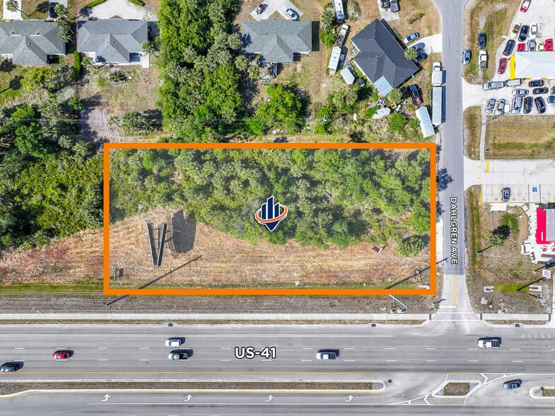 15203 Dahlgren ave, Port Charlotte, FL à vendre - Photo de l’immeuble – Image 3 sur 8