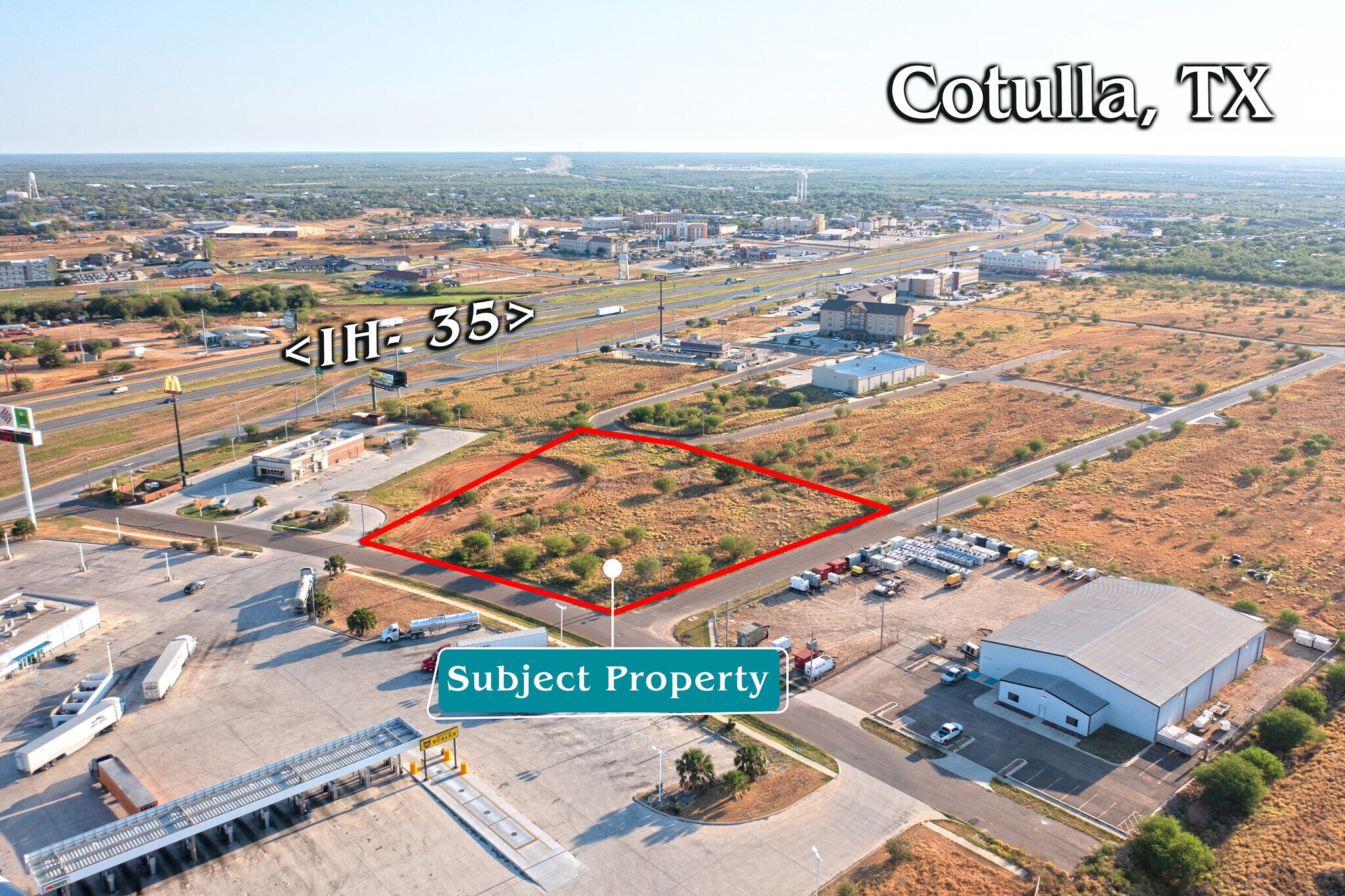 0000 IH 35 Frontage, Cotulla, TX à vendre Aérien– Image 1 sur 17