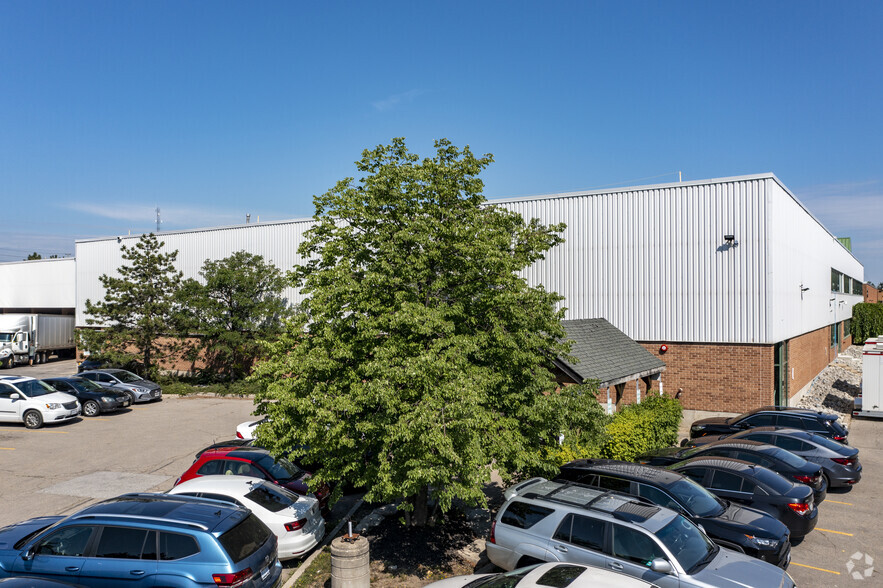 8 Falconer Dr, Mississauga, ON à vendre - Photo de l’immeuble – Image 3 sur 5