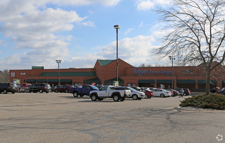 5878 Harrison Ave, Cincinnati, OH à louer - Photo de l’immeuble – Image 3 sur 8