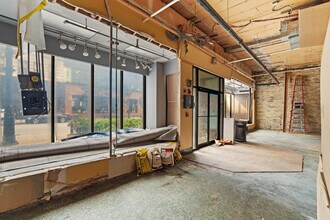 230-234 W Wisconsin Ave, Milwaukee, WI à louer Photo intérieure– Image 2 sur 8