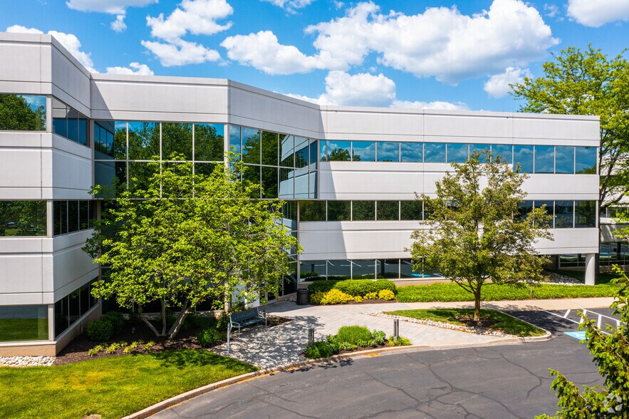 240 Gibraltar Rd, Horsham, PA à louer - Photo de l’immeuble – Image 3 sur 15