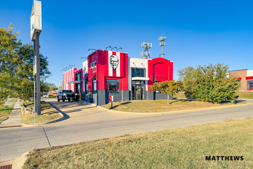 6104 University Ave, Cedar Falls, IA à vendre - Photo de l’immeuble – Image 2 sur 3